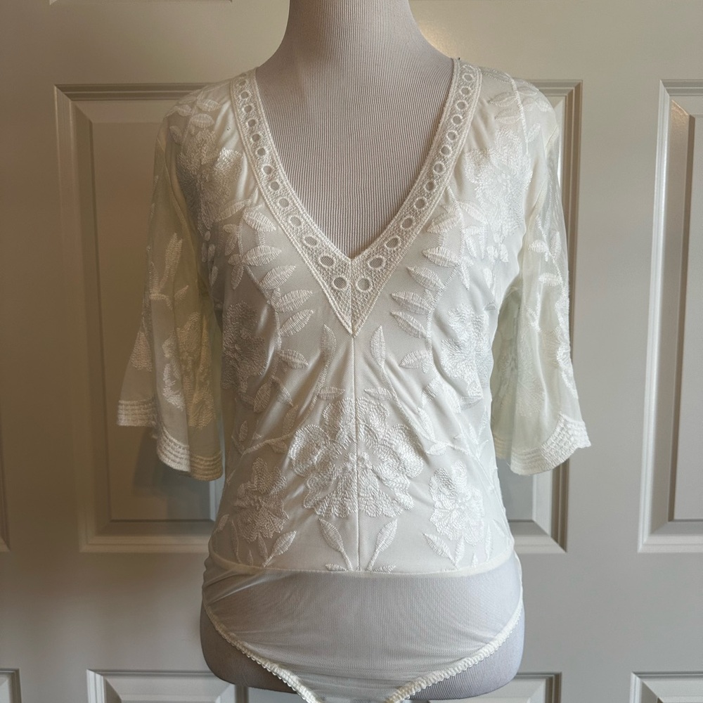 Vici Honey Punch White Cream Lace V-Neck Boho Bodysuit